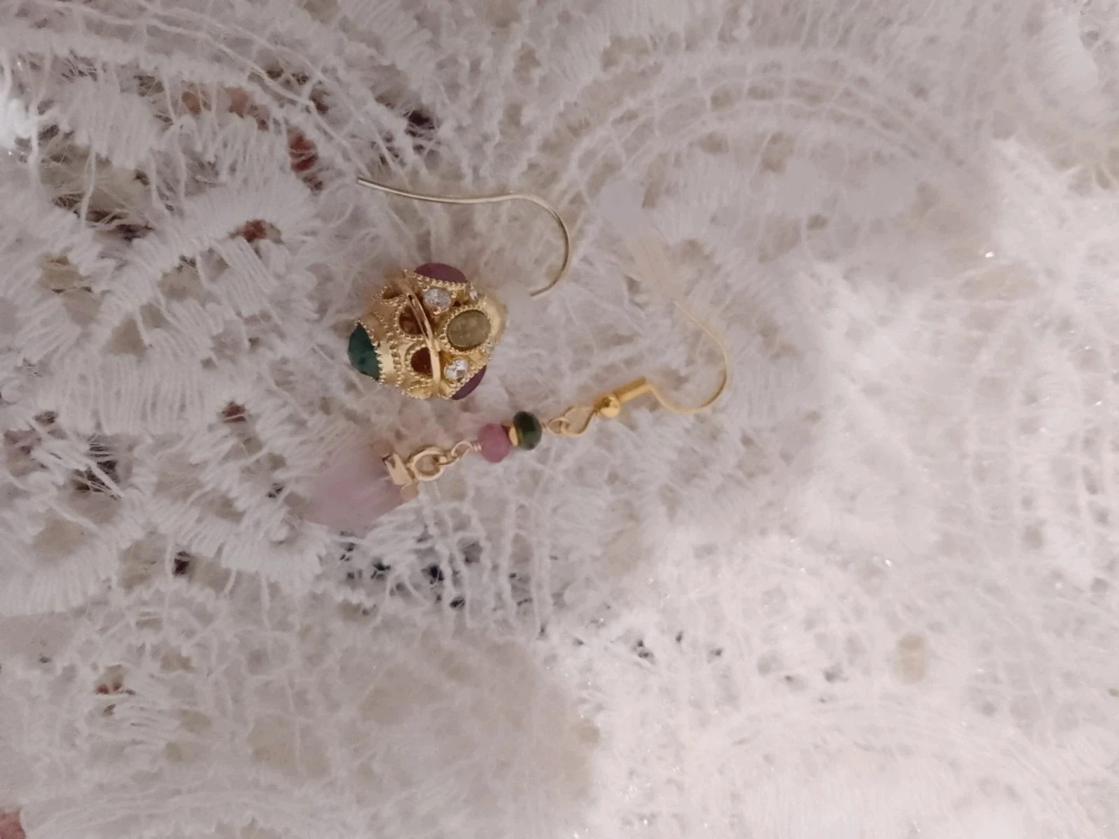 Boucles d'oreilles bohèmes asymétriques pierres de tourmaline et quartz rose – photo 2
